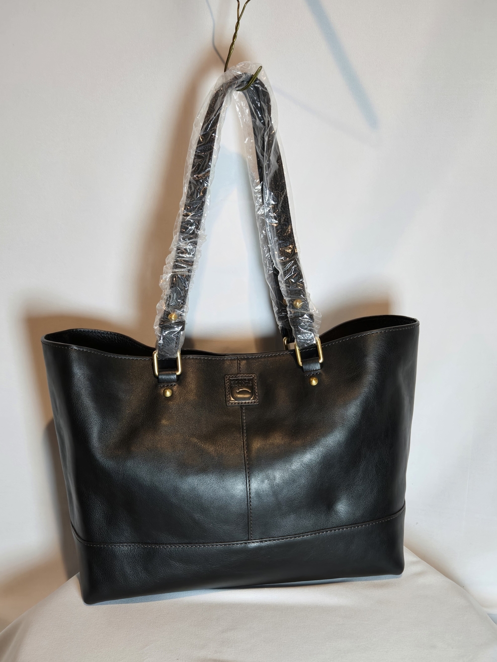 NWT Dooney & Bourke East West Chelsea Black Leather Tote Bag Dust Bag - Picture 3 of 16